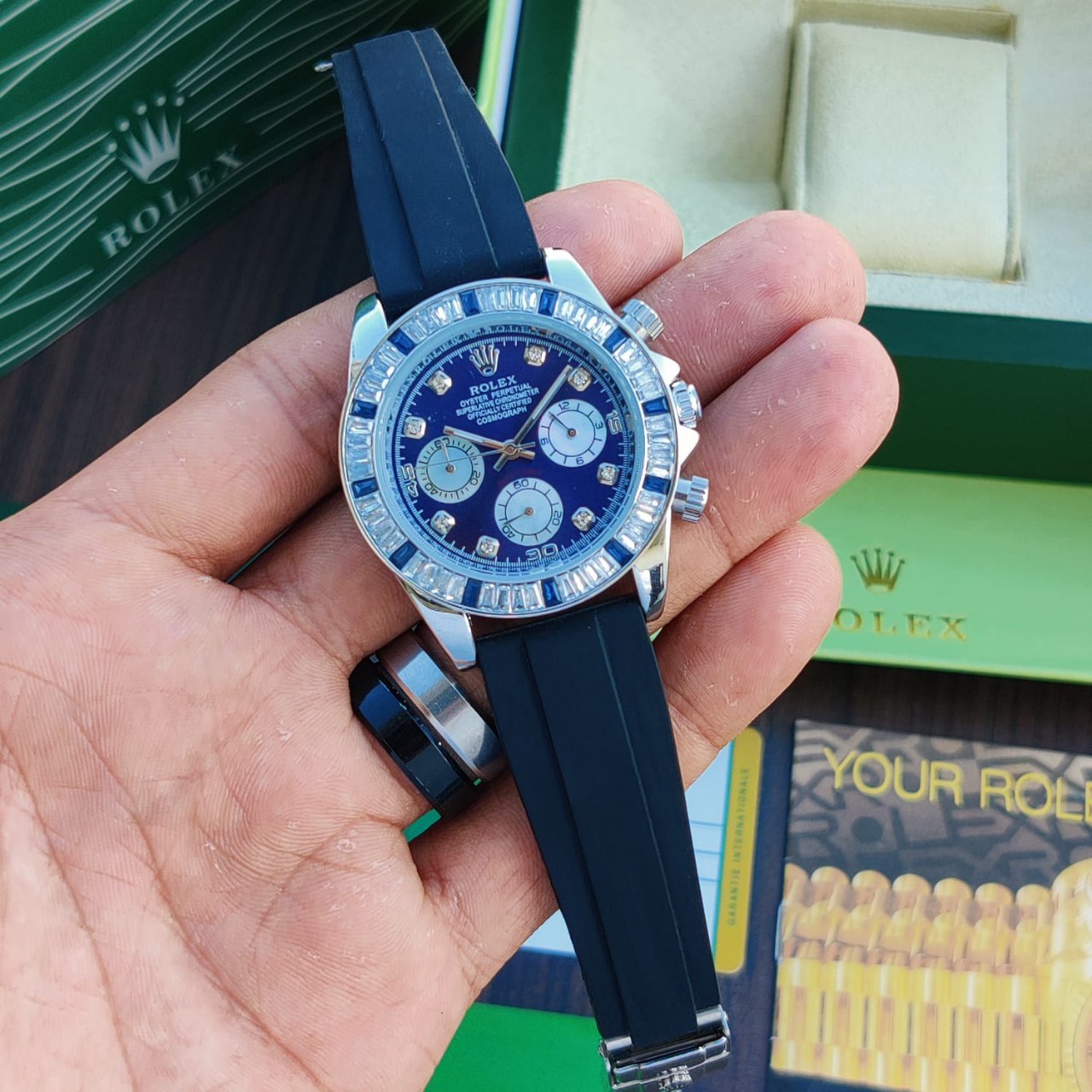 Rolex Daytona Cosmograph — Cadran Bleu & Lunette Sertie Diamants/Saphirs